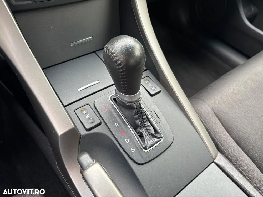 Honda Accord 2.0i Aut Confort - 11