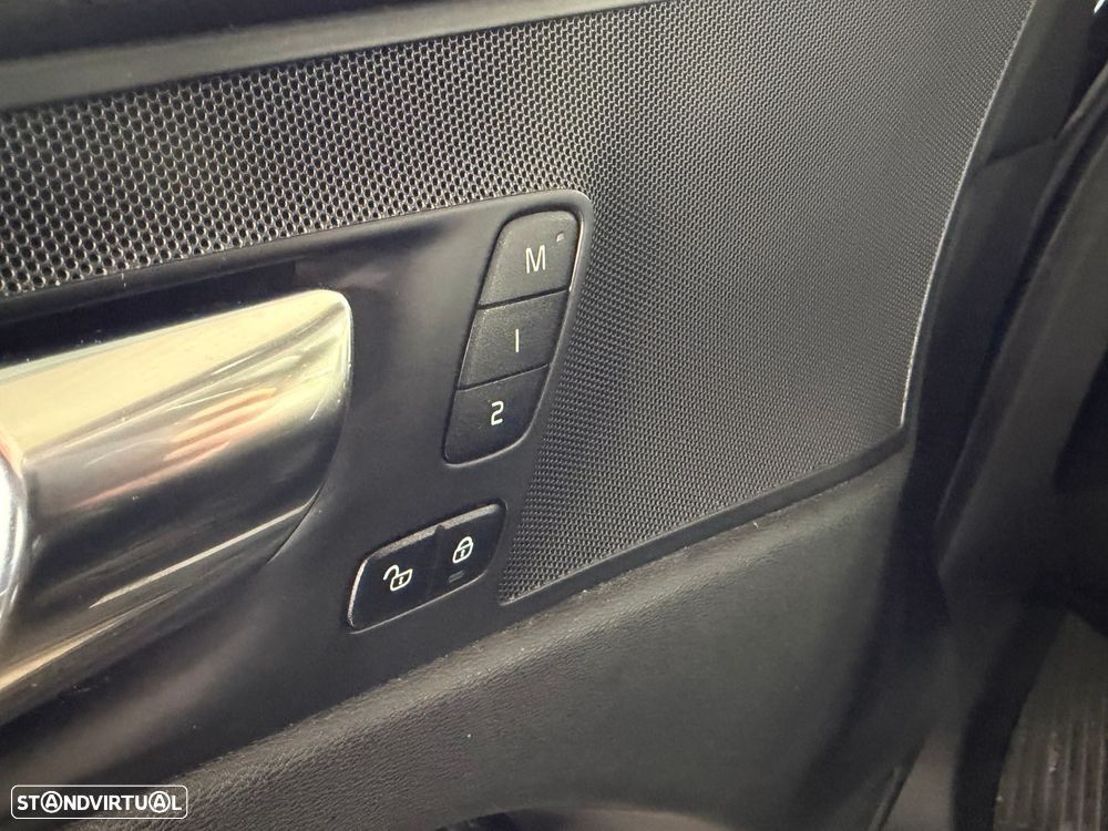 Volvo XC 60 2.0 D4 Momentum Plus Geartronic - 20