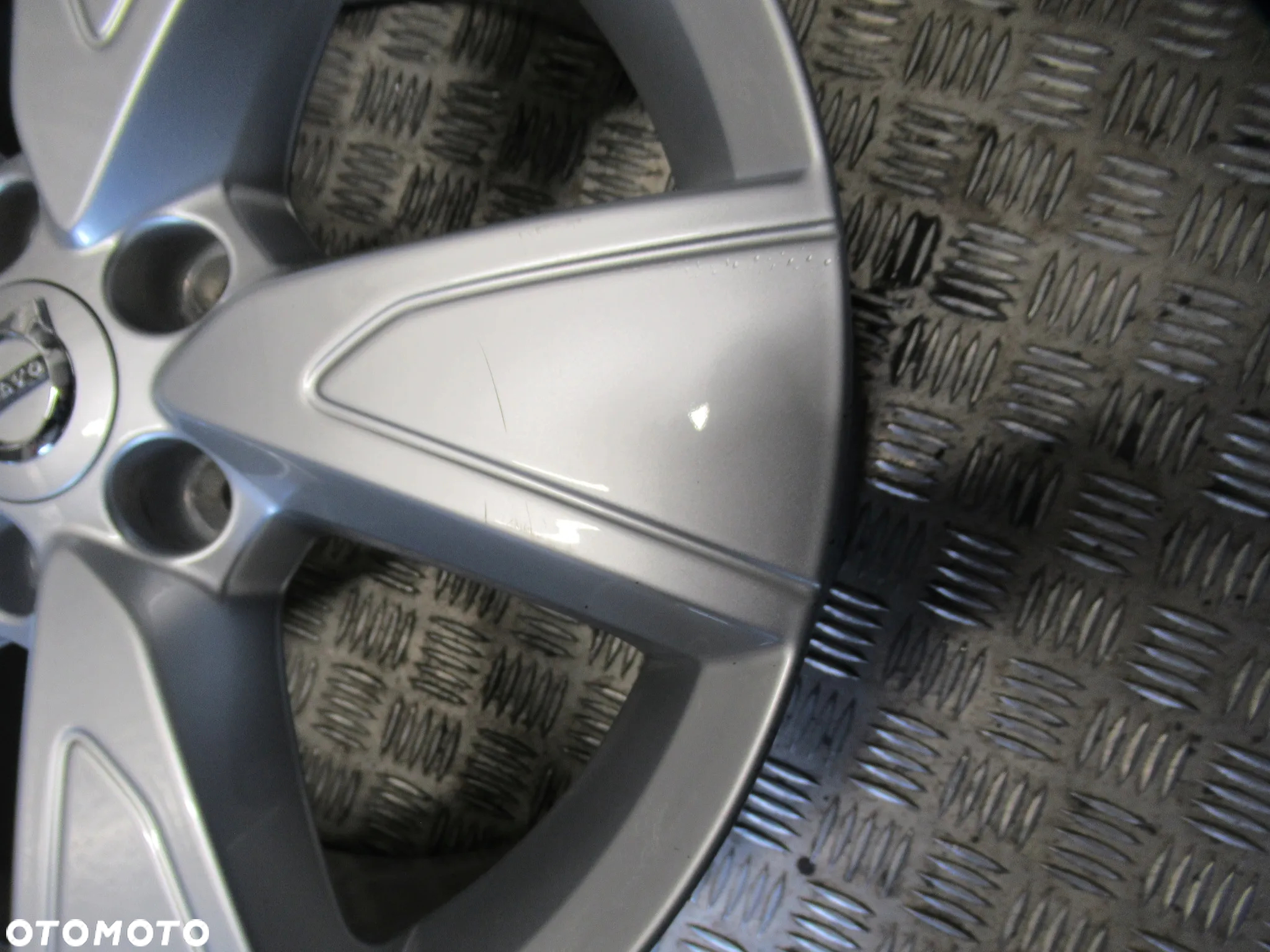 Felgi Volvo XC40 XC60 XC70 C40 C70 V40 V70 V90 7,5Jx17 et50,5 5x108 BDB - 7