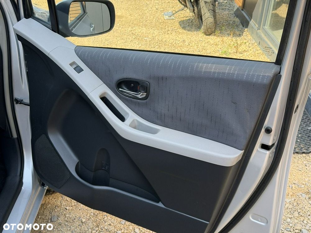 Toyota Yaris - 16