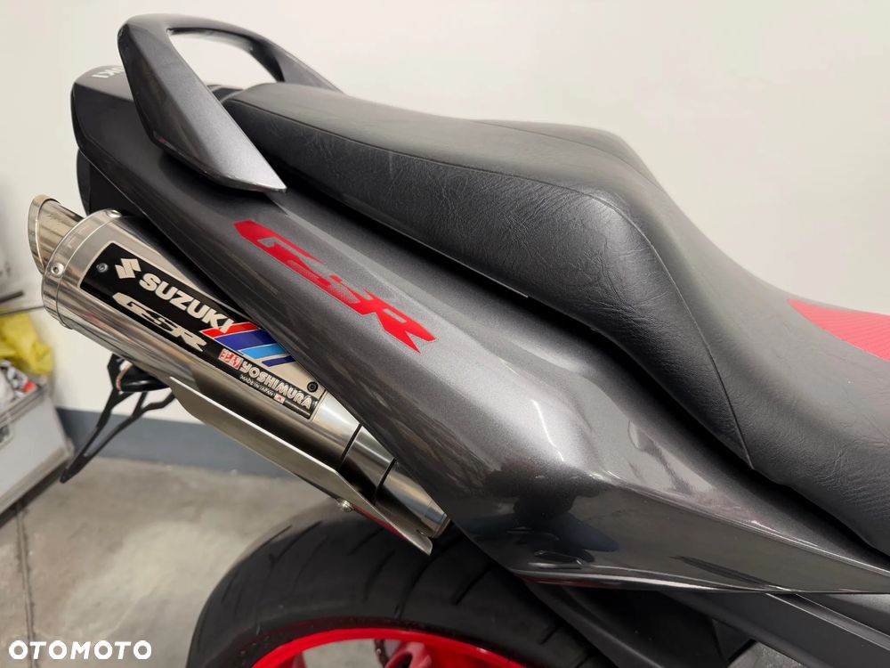 Suzuki GSR - 34