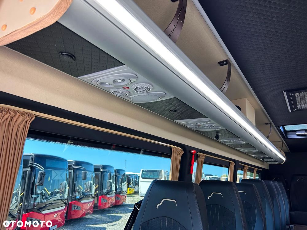 Mercedes-Benz Sprinter 517 - 18