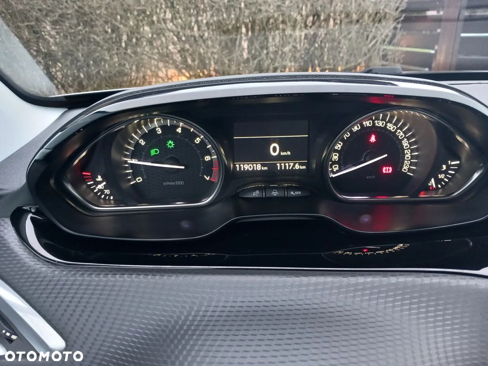 Peugeot 2008 PureTech 110 Stop&Start GT-Line Edition - 9