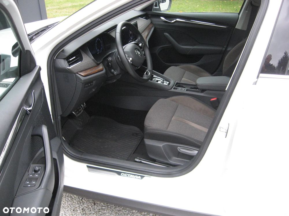 Skoda Octavia 2.0 TDI 4x4 Scout DSG - 28