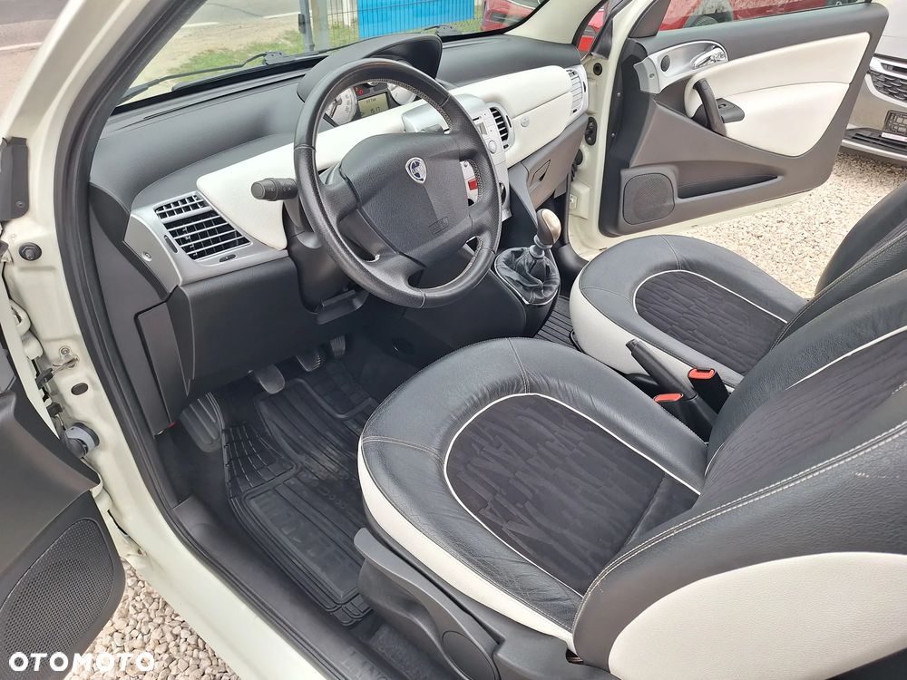 Lancia Ypsilon Y 1.2 8v Elefantino Gold - 12