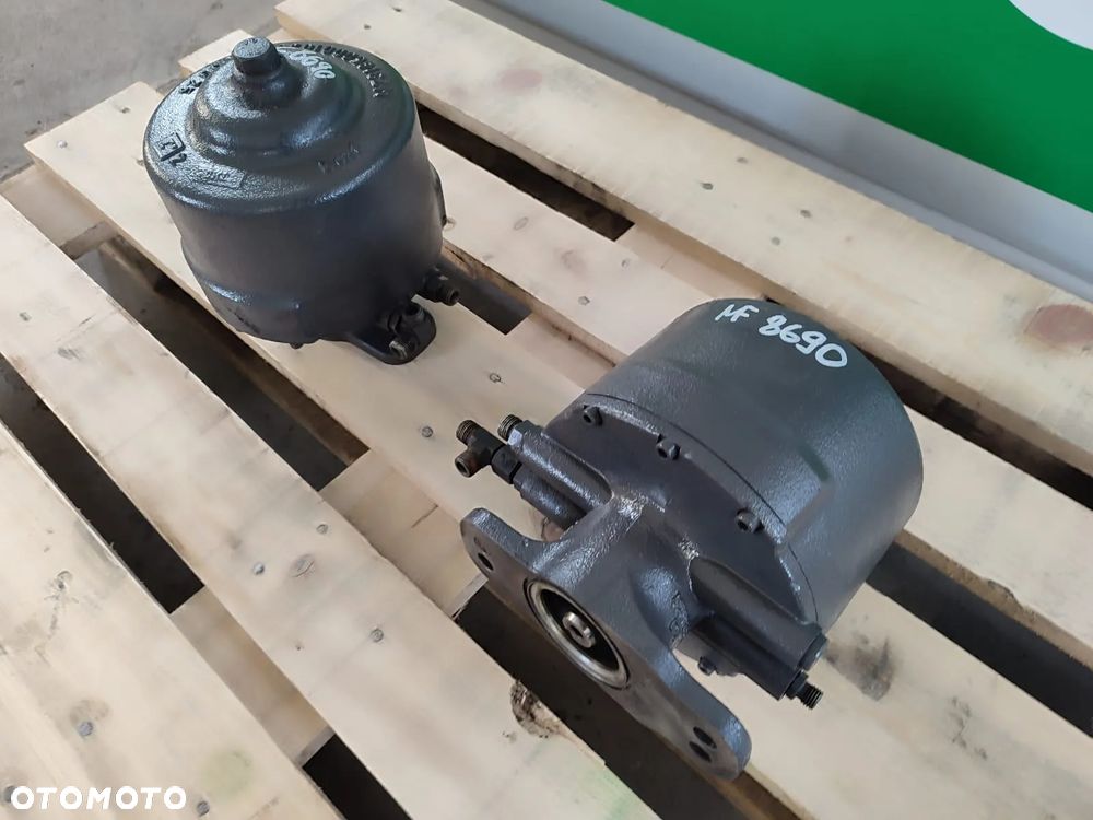 Siłownik hamulca tarczowego tył M731850001010 MASSEY FERGUSON 8690 - 3