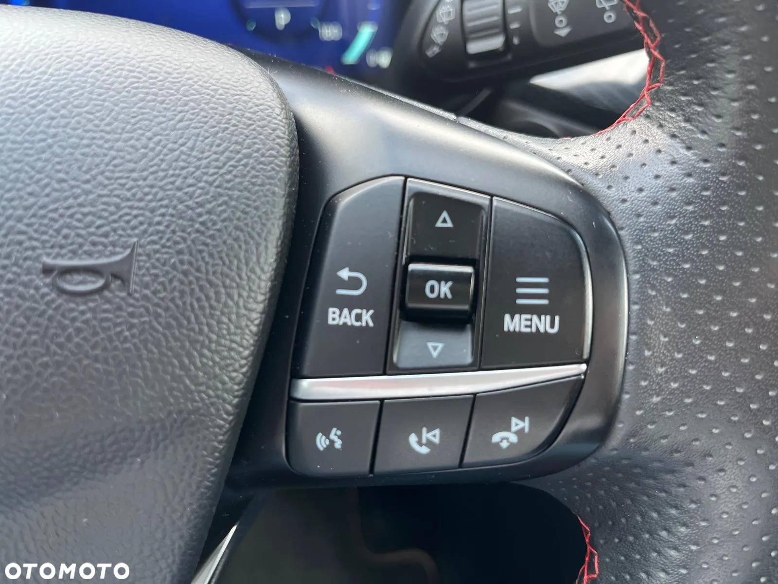 Ford Kuga - 10