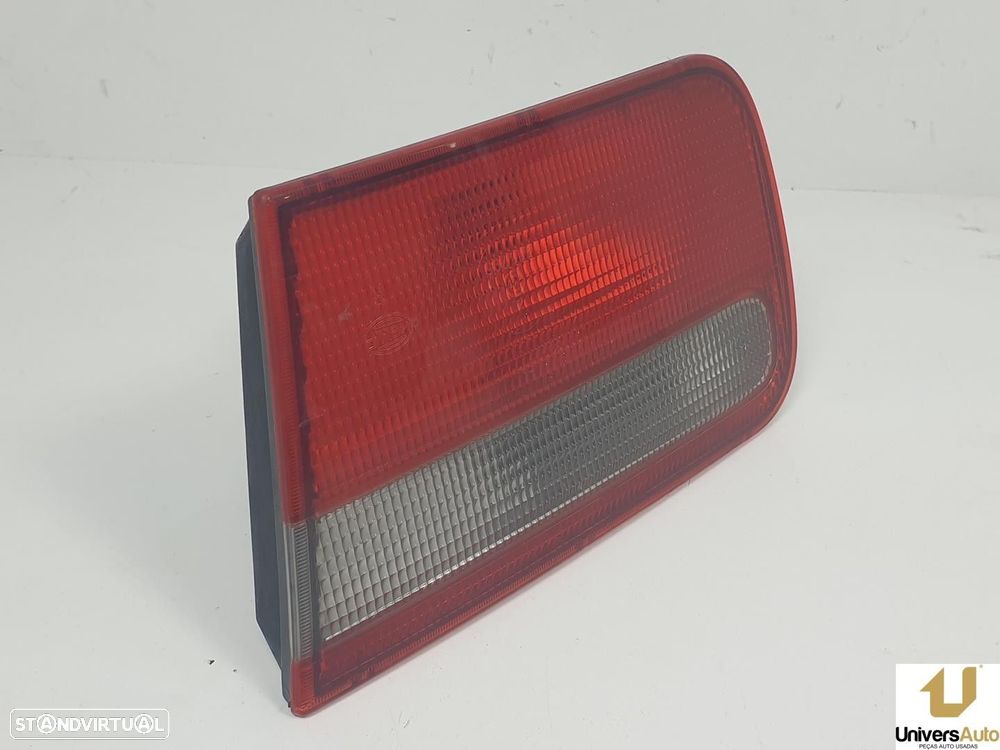 FAROLIM TRASEIRO DIREITO INTERIOR HONDA ACCORD V 1997 -23622600 - 2