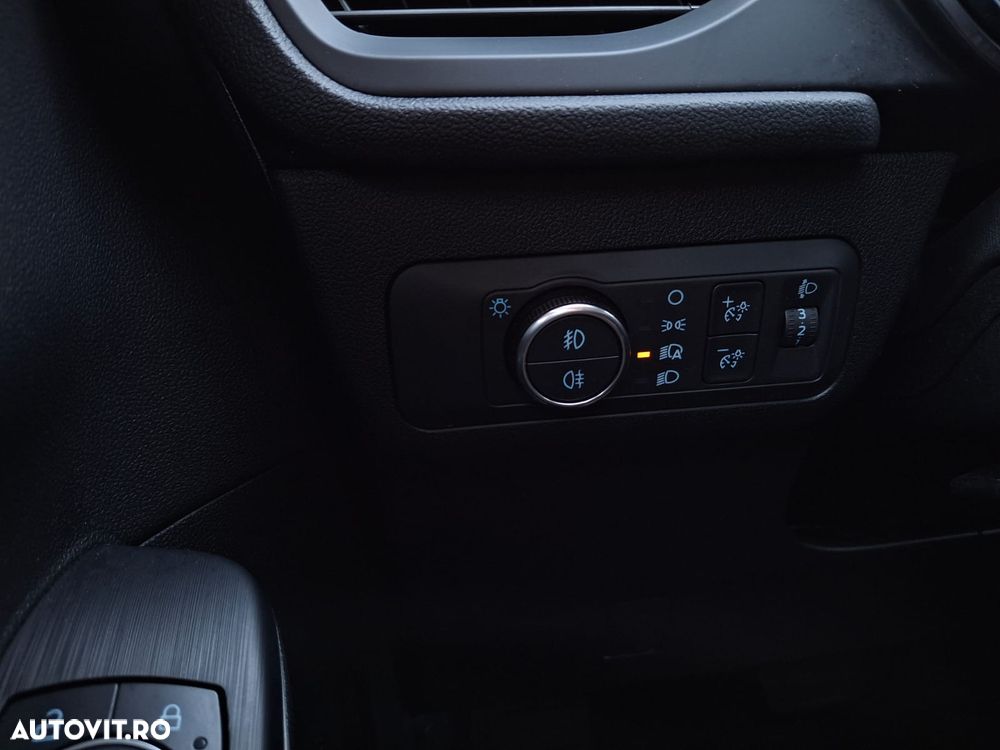 Ford Kuga - 27