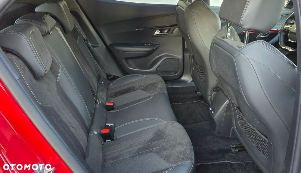 Peugeot 2008 BlueHDi 130 EAT8 GT - 29