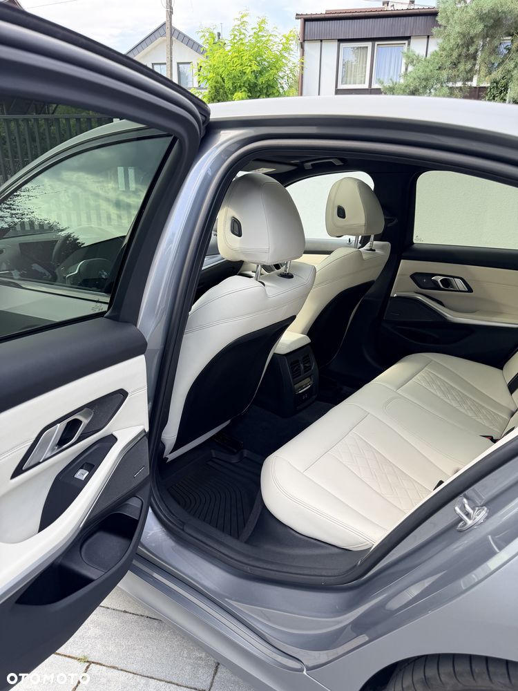 BMW Seria 3 330i xDrive M Sport - 15