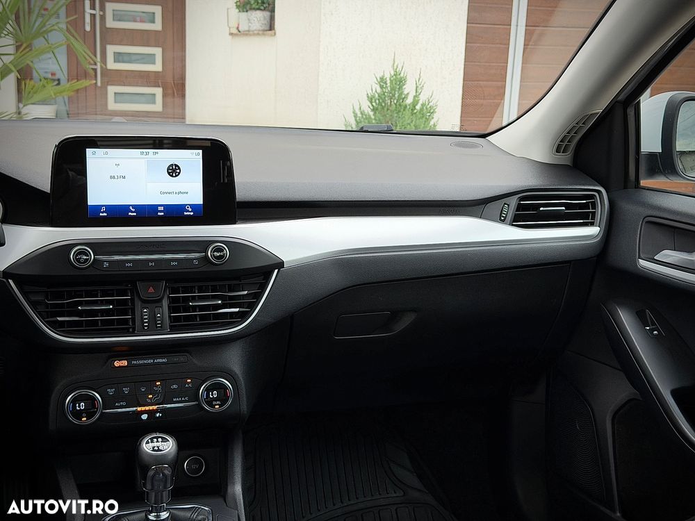 Ford Focus 1.0 EcoBoost Trend Edition - 26
