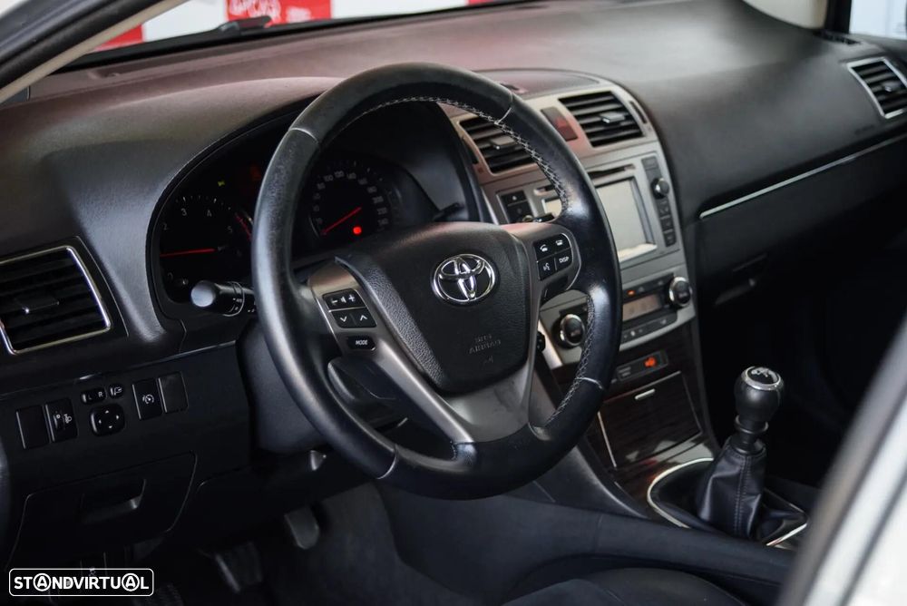 Toyota Avensis SD 2.0 D-4D Exclusive - 24