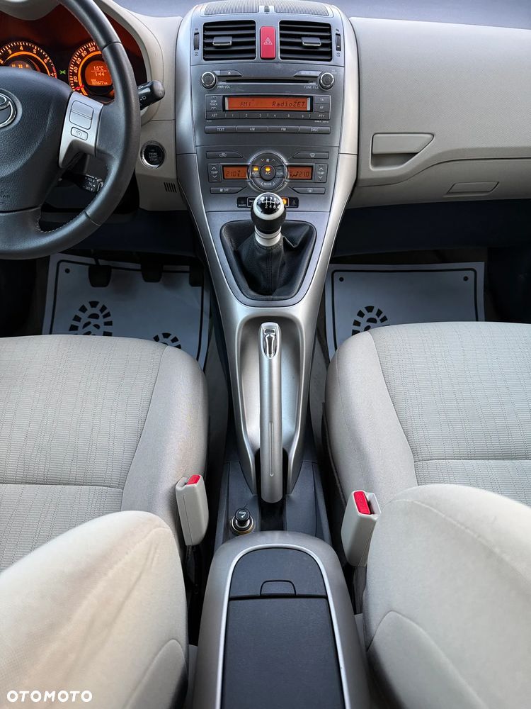 Toyota Auris 1.8 Premium - 6
