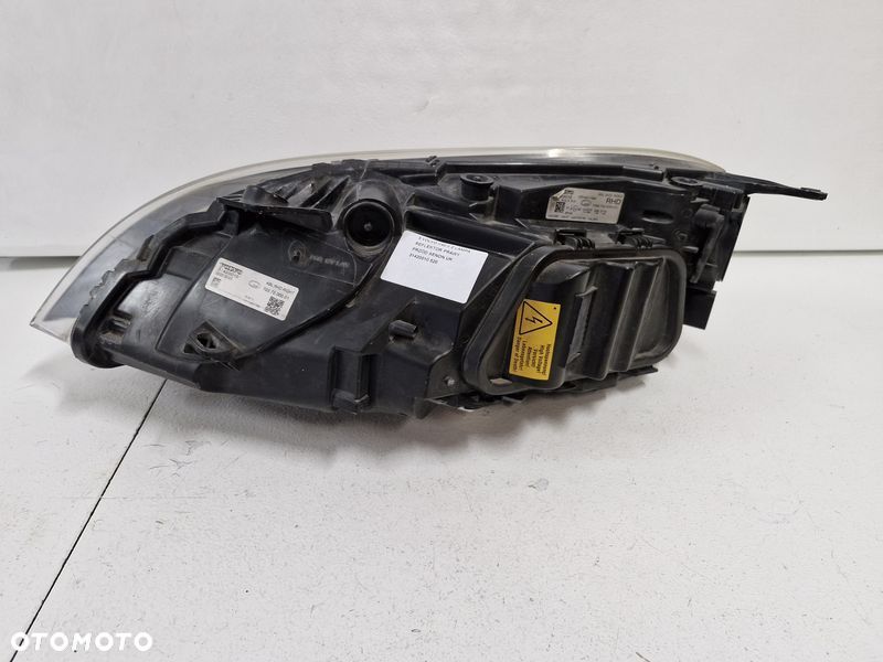 VOLVO V40 II 2 LAMPA REFLEKTOR PRAWY PRZÓD XENON UK 31420010 - 8