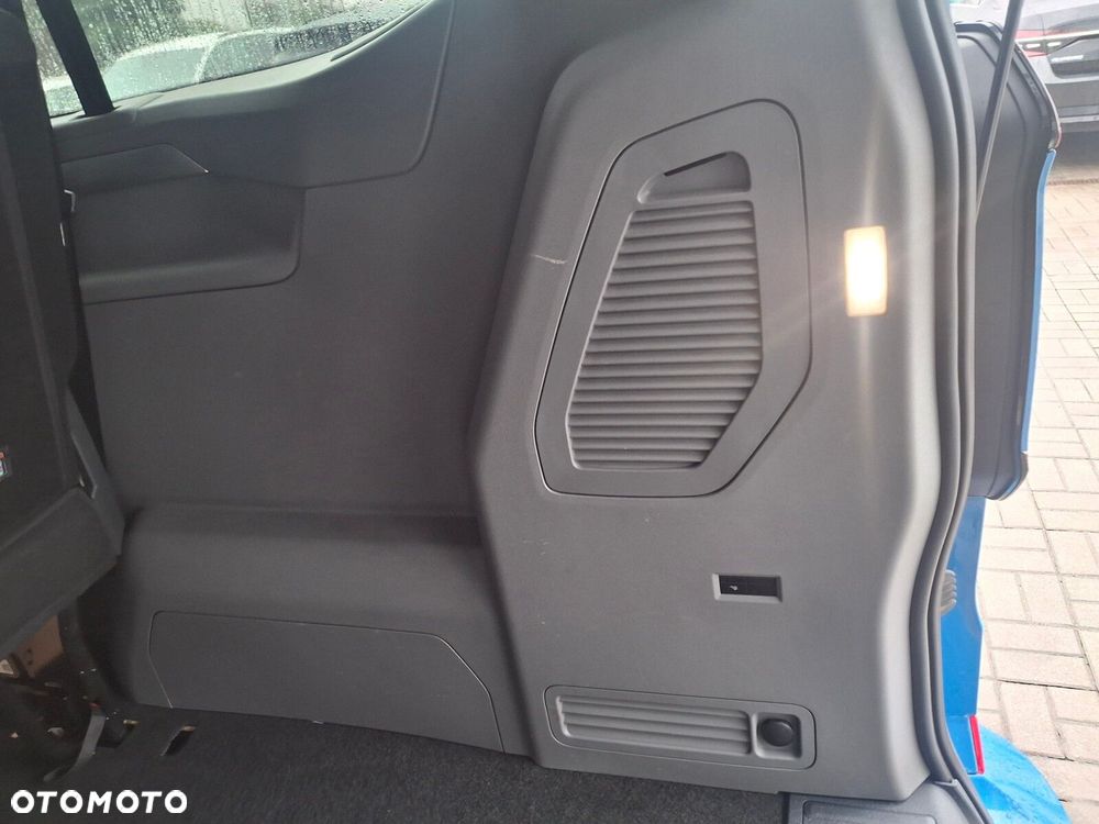 Volkswagen Caravelle - 12