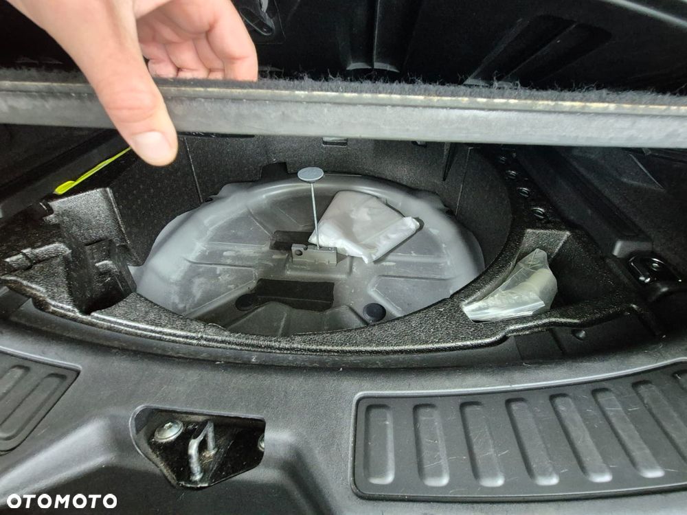 Land Rover Discovery Sport 2.0 TD4 HSE - 21