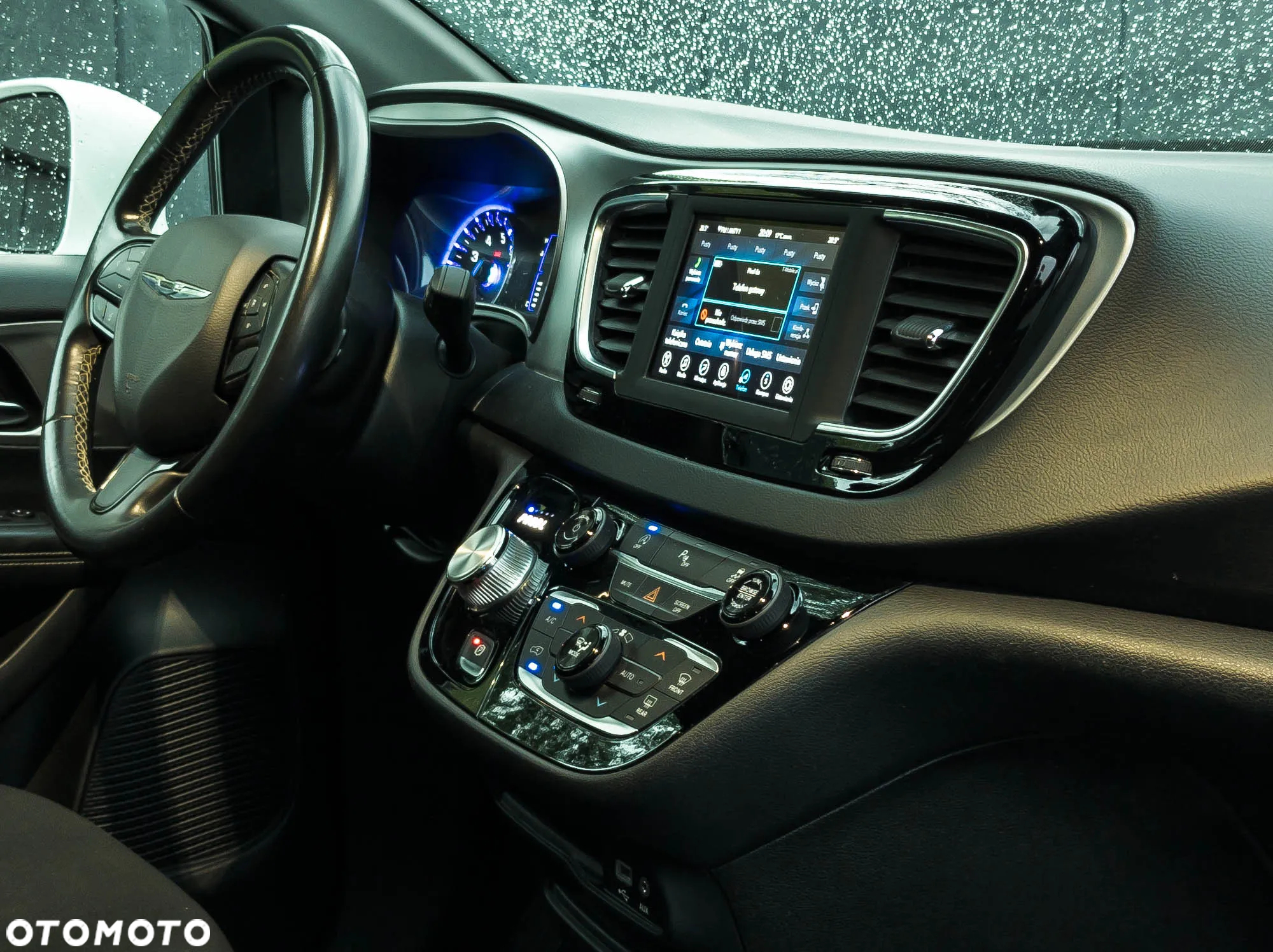 Chrysler Pacifica - 27