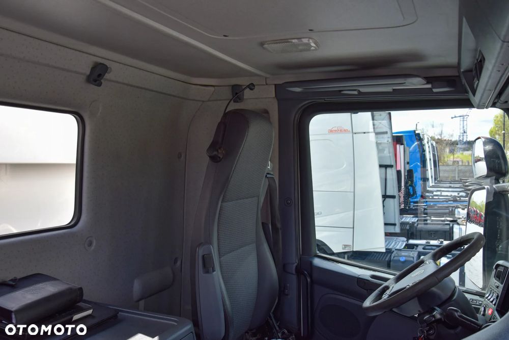 Scania P410 / 8x4 / EURO 6 / WYWROTKA / HYDROBURTA / AUTOMAT / KAMERA COFANIA / NAWIGACJA / HAK / NISKI PRZEBIEG / 2016 / SERWISOWANY / SPROWADZONY - 32