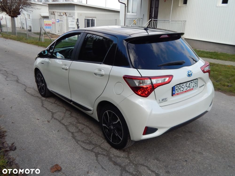 Toyota Yaris Hybrid 100 Premium - 15