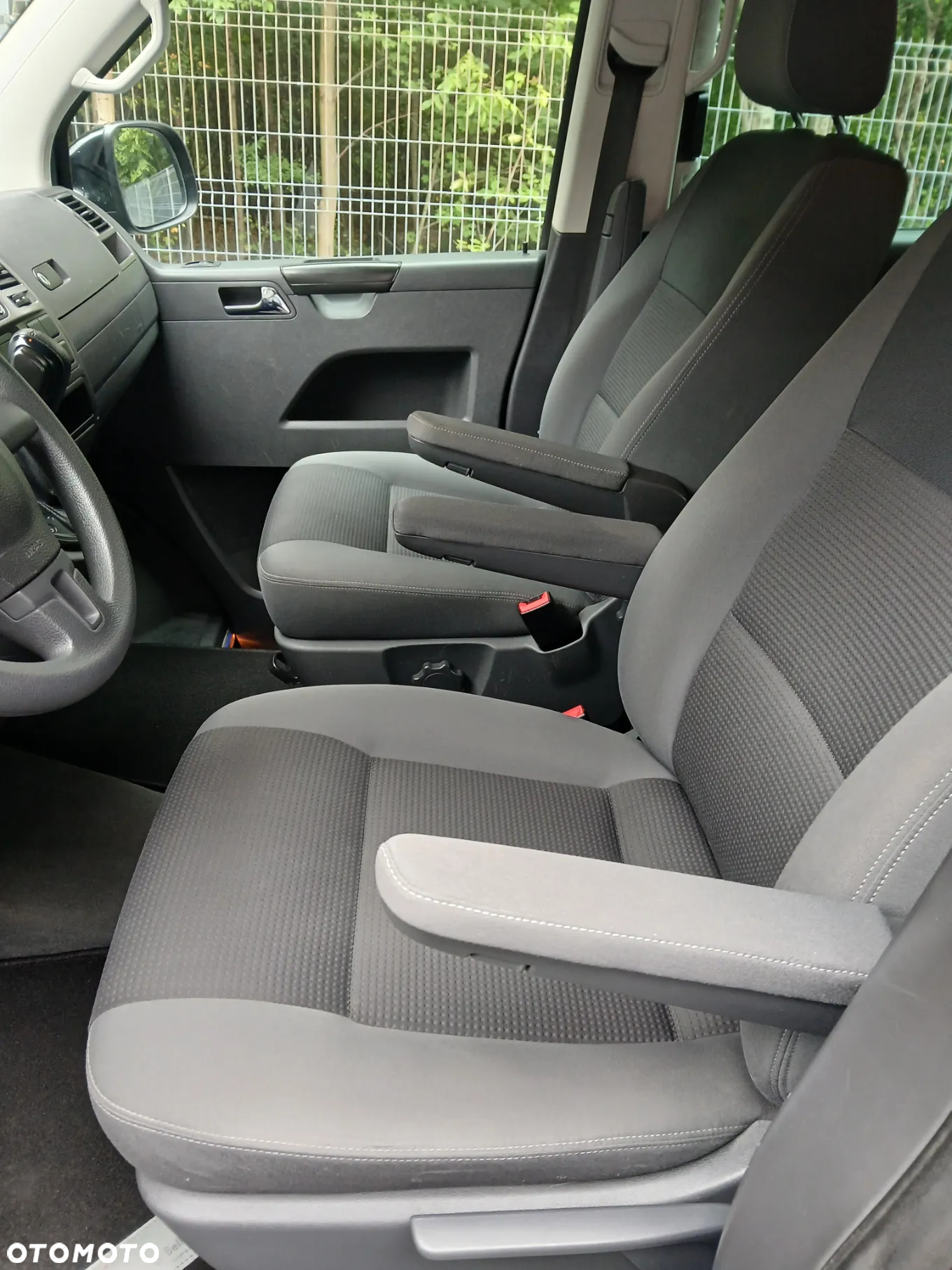 Volkswagen Multivan - 12