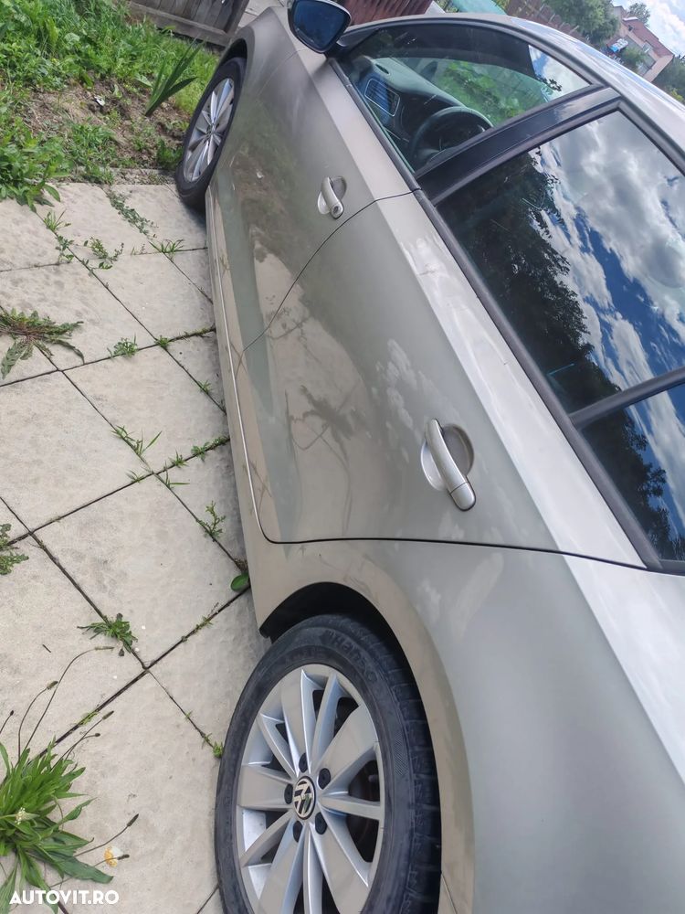 Volkswagen Jetta 2.0 TDI Highline - 5