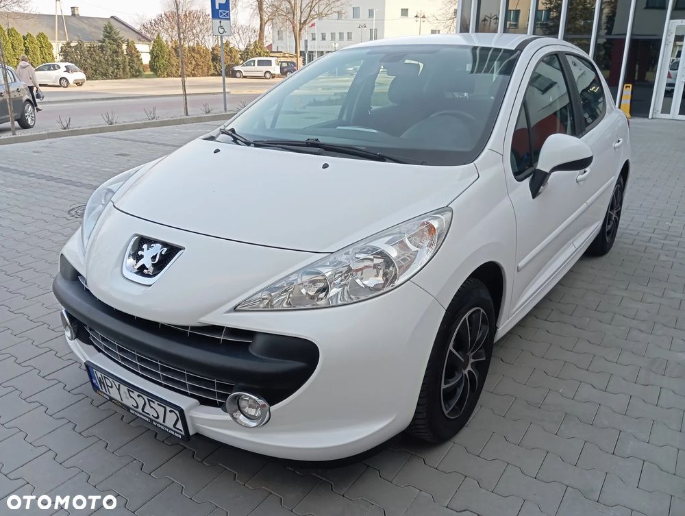 Peugeot 207 - 1