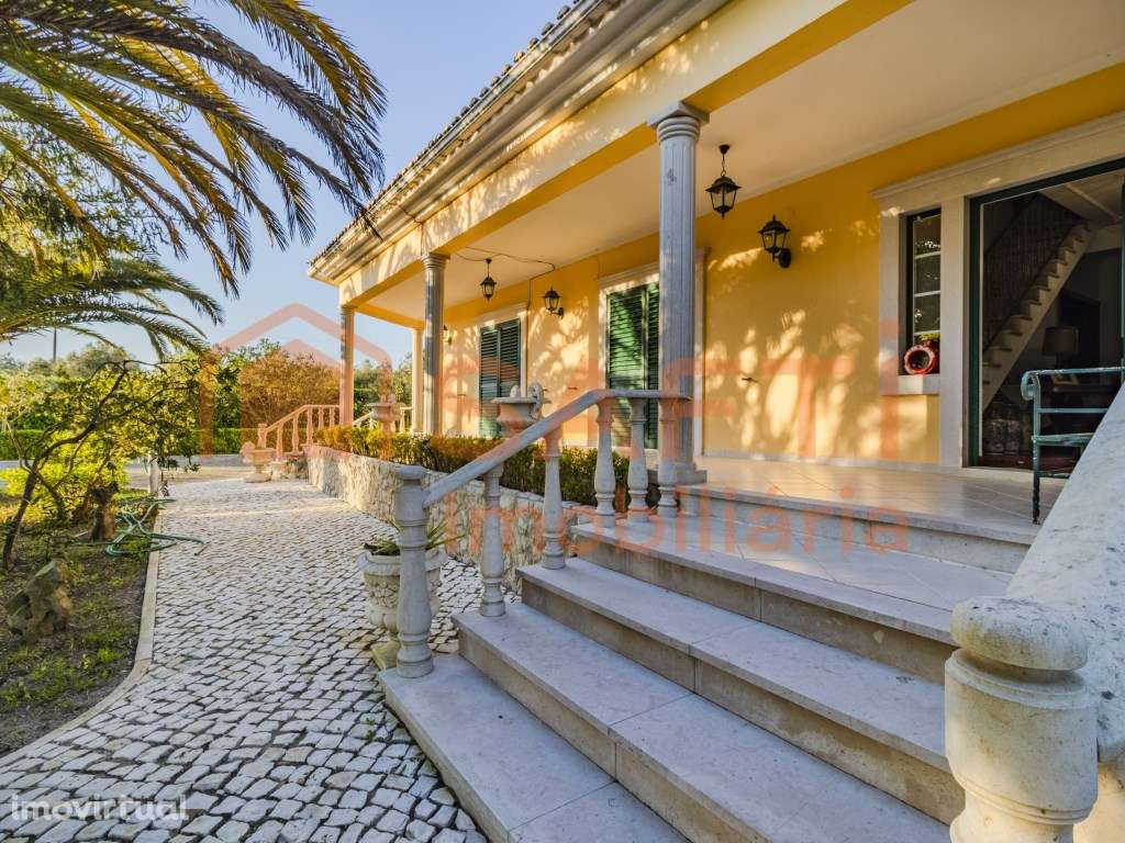 Propriedade Exclusiva com Duas Moradias e Grande Potencial em Ambie... - Grande imagem: 3/48