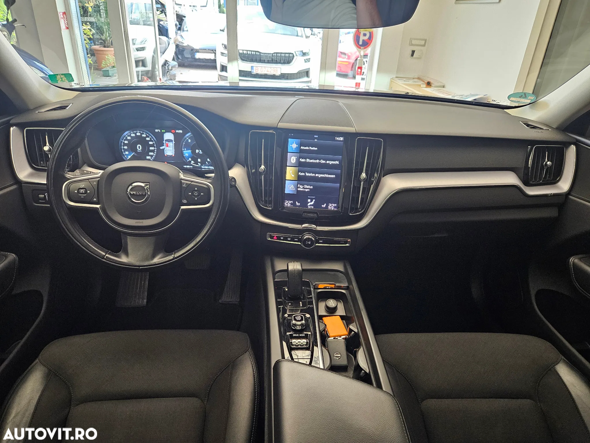 Volvo XC 60 B4 MHEV AT8 FWD Momentum Pro - 16