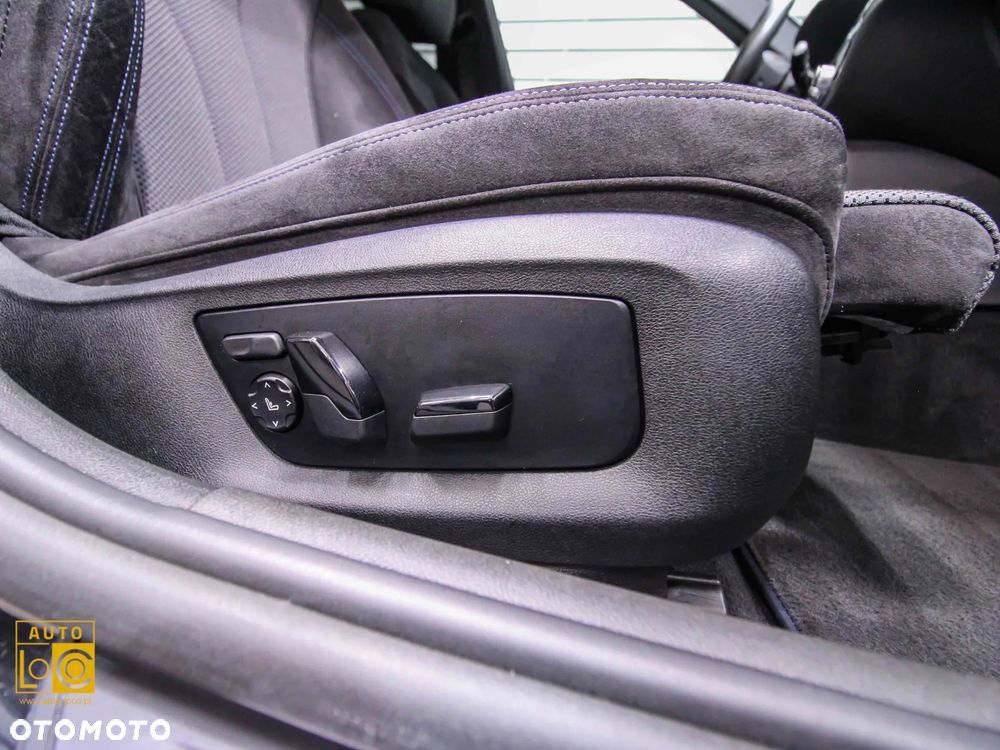 BMW Seria 5 520d M Sport - 36