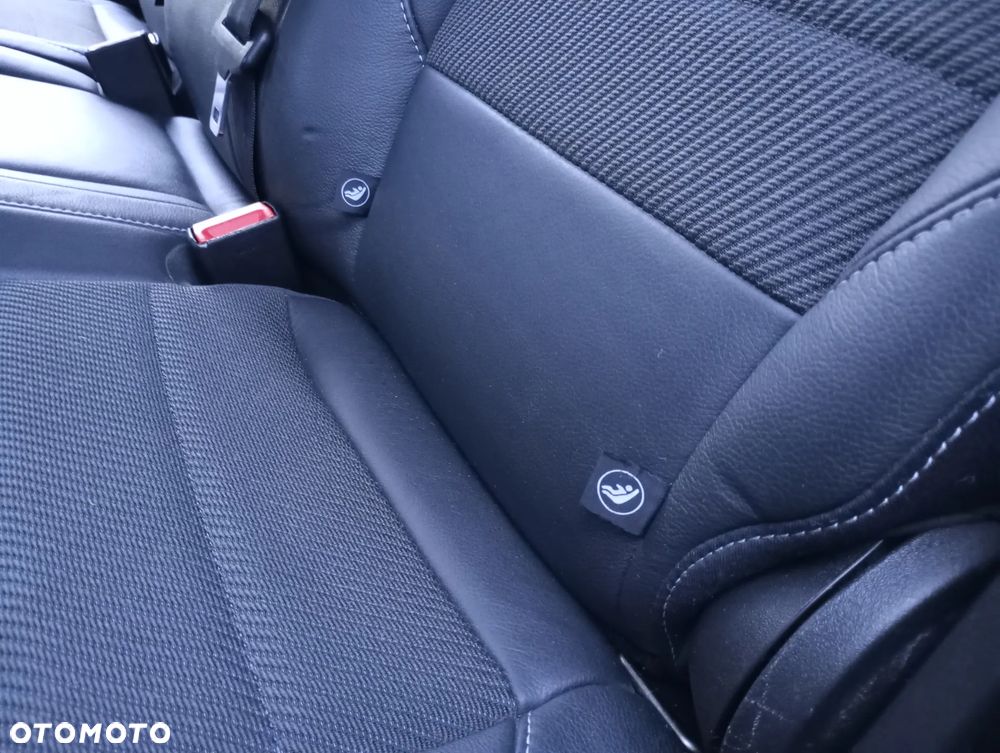 Ford Kuga 2.0 TDCi FWD Titanium - 34