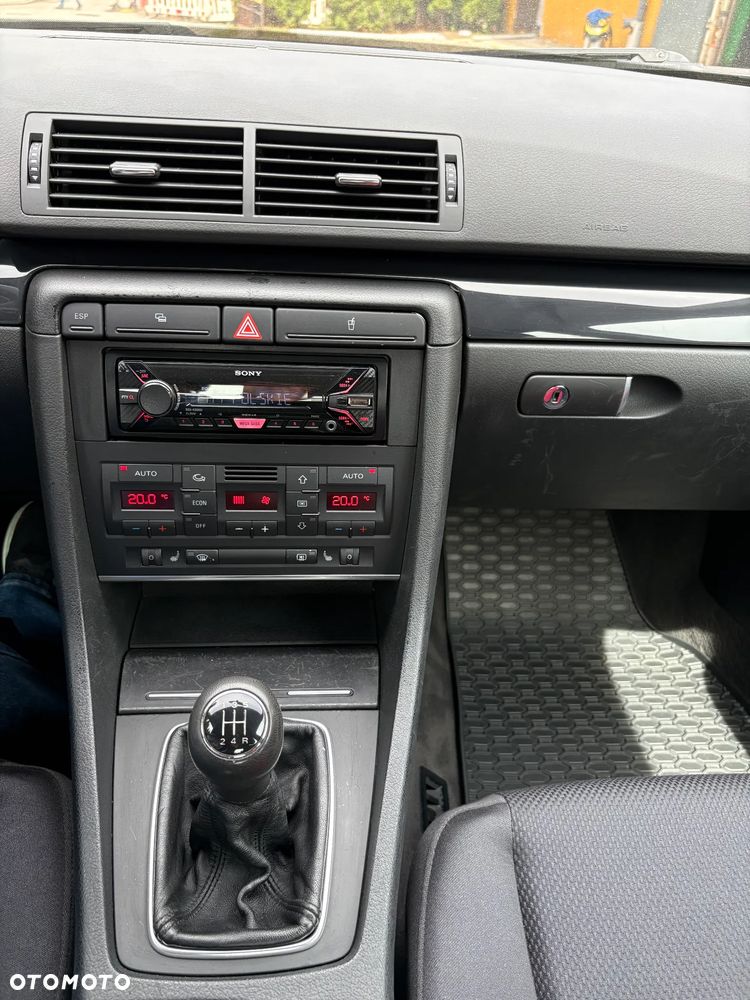 Audi A4 Limousine - 14