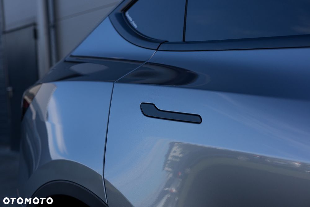 Tesla Y Long Range AWD - 24
