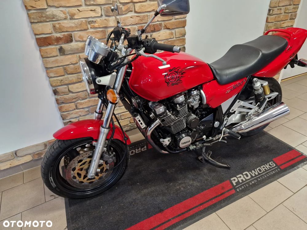 Yamaha XJR - 11