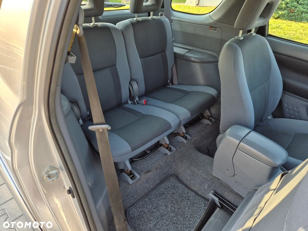 Toyota RAV4 D-4D 4x4 Sol - 24