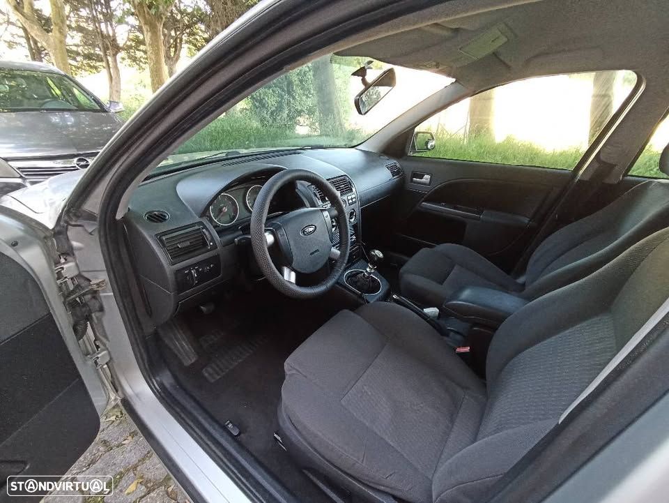 Ford Mondeo 1.8 Ghia - 3