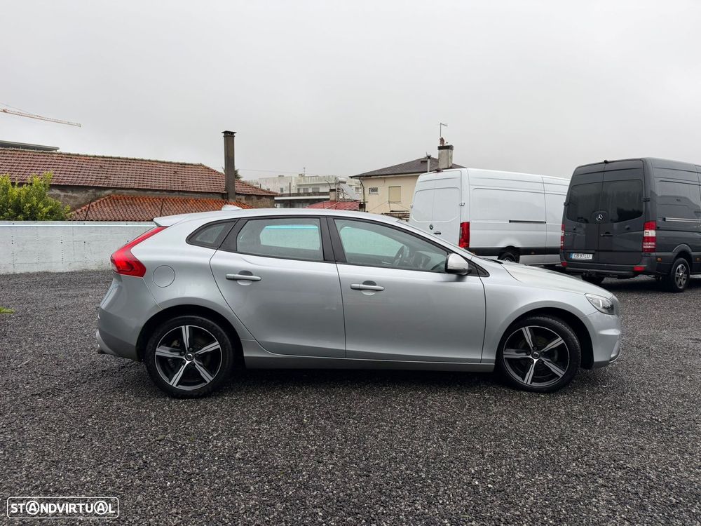 Volvo V40 2.0 D2 R-Design - 11