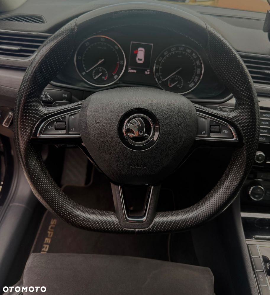Skoda Superb 2.0 TDI Sportline DSG - 23