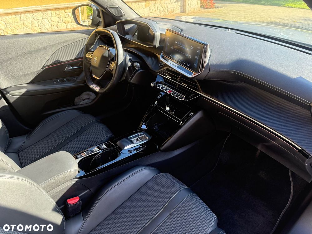 Peugeot 2008 PureTech 130 EAT8 GT - 23