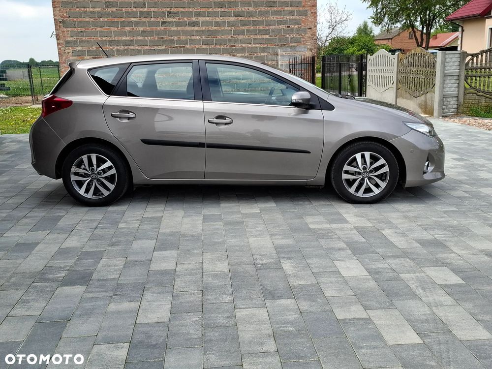 Toyota Auris 2.0 D-4D Executive - 3