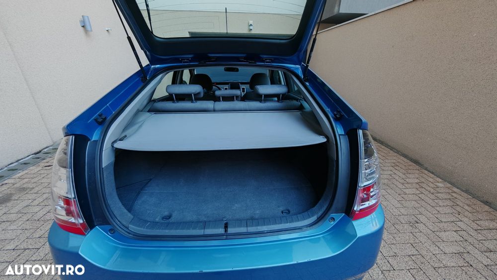 Toyota Prius (Hybrid) - 18