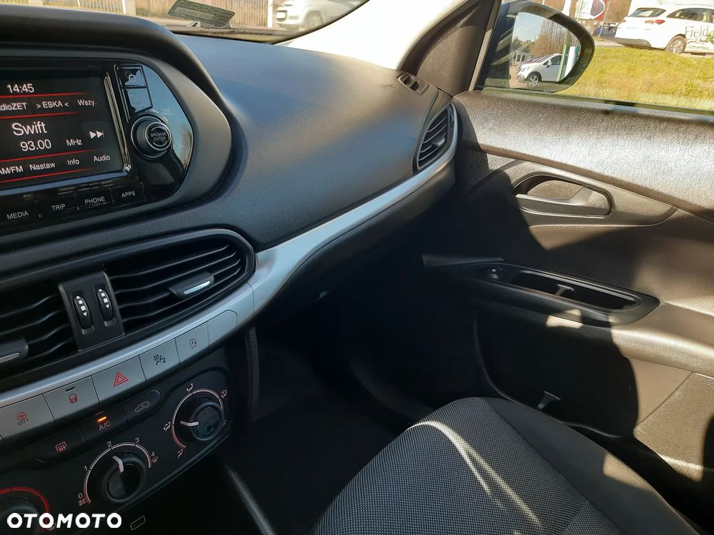 Fiat Tipo 1.4 T-Jet 16v Street - 16