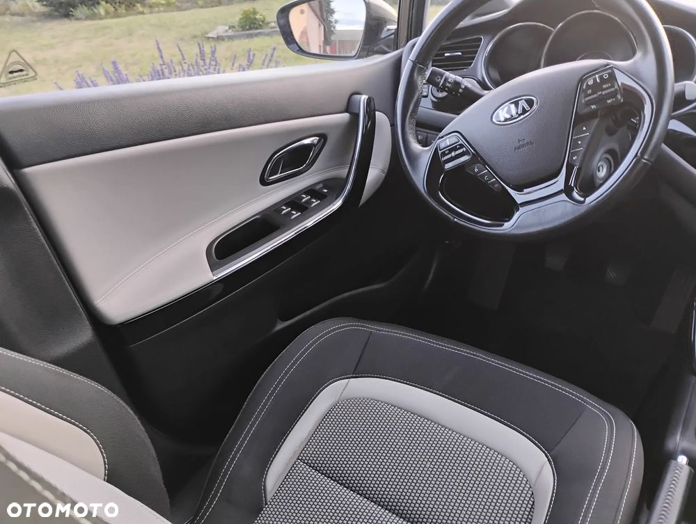 Kia Ceed 1.6 GDI Dream Team Edition - 14