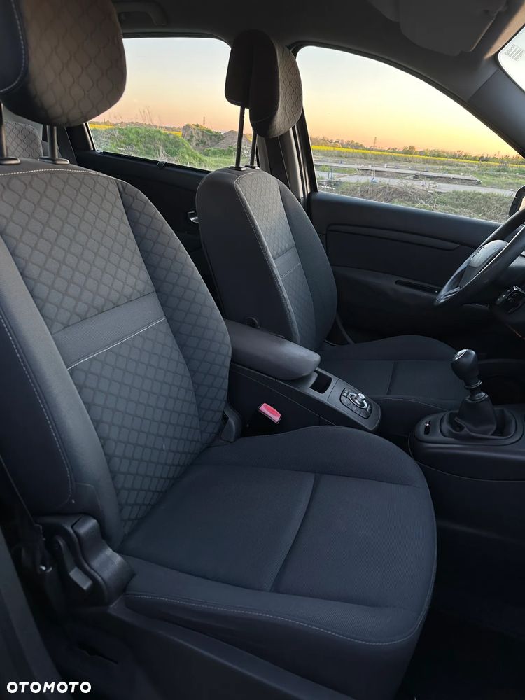 Renault Scenic 1.5 dCi Emotion - 13