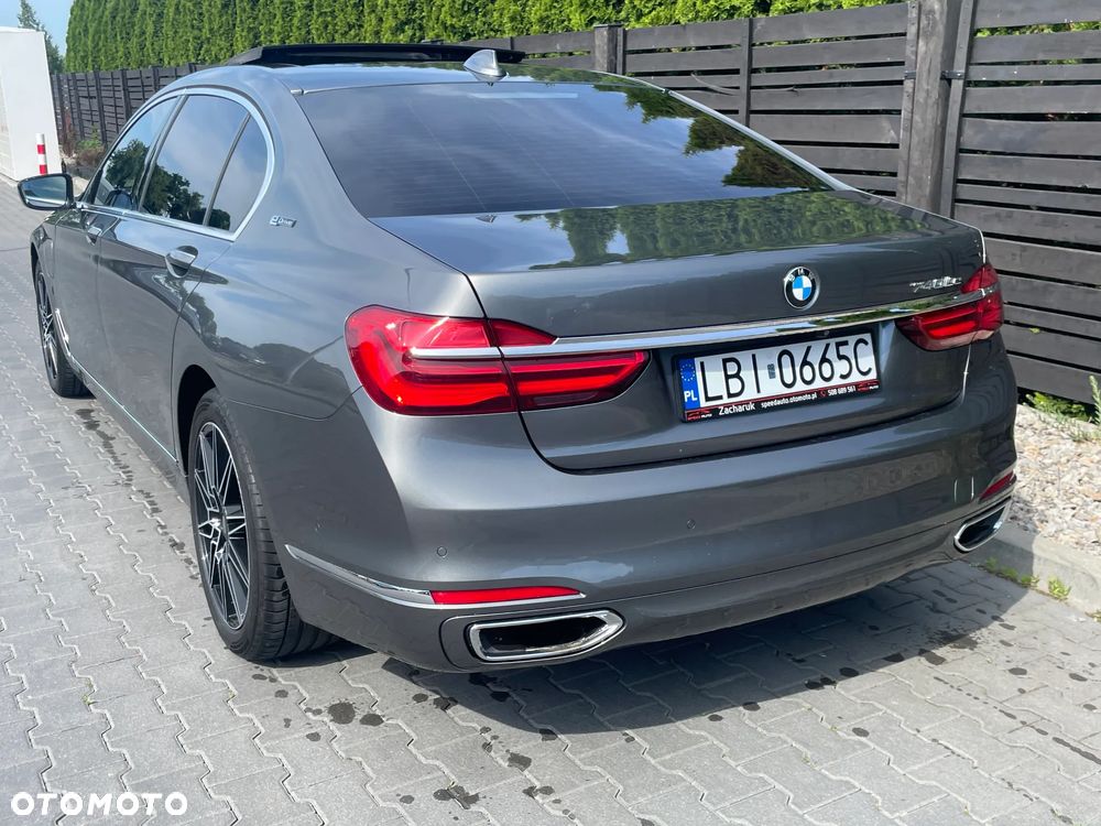 BMW Seria 7 740Le iPerformance - 12