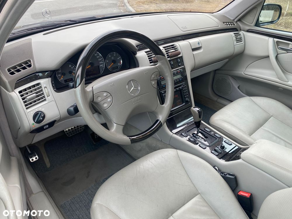 Mercedes-Benz Klasa E 320 T CDI Avantgarde - 23