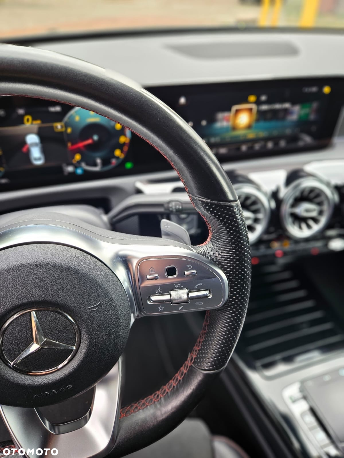 Mercedes-Benz CLA 200 7G-DCT AMG Line - 28