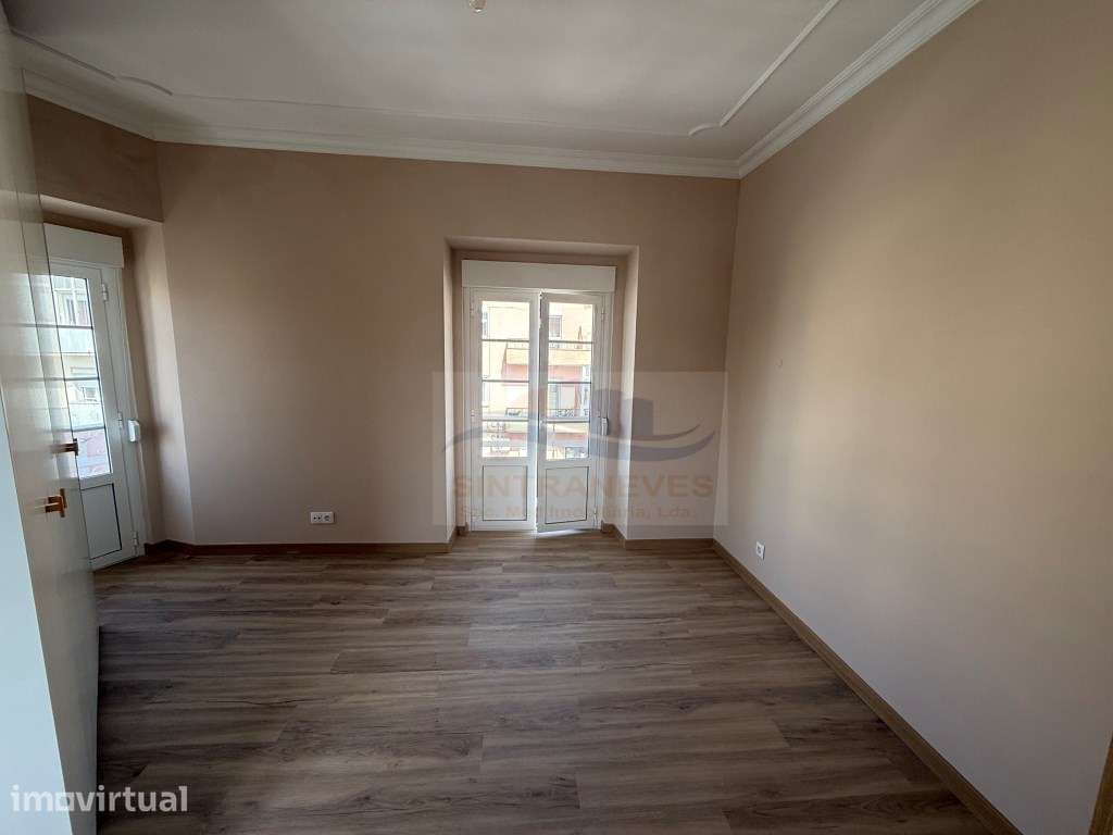 T2 com quintal de 93mts2 todo remodelado - Grande imagem: 3/24