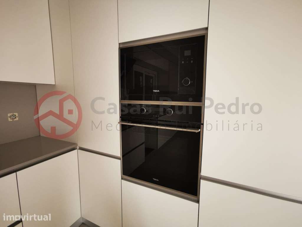 Moradia geminada de construção nova, em Fernão Ferro - Grande imagem: 5/21