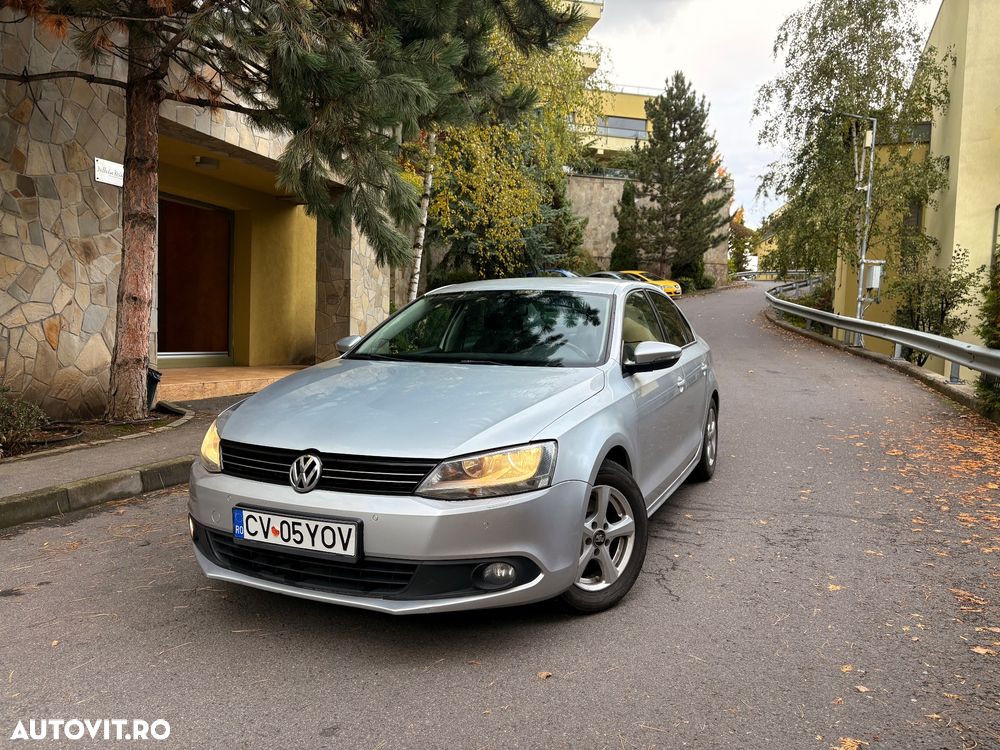 Volkswagen Jetta 1.6 TDI Blue Motion Technology Comfortline - 2